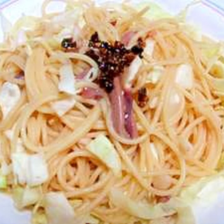 簡単で美味しい　イカの塩辛とキャベツのパスタ